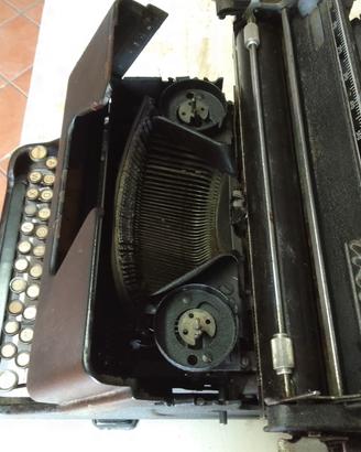 macchina da scrivere vintage 