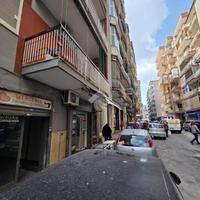 NEGOZIO A NAPOLI