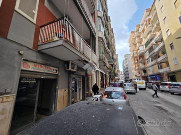 NEGOZIO A NAPOLI