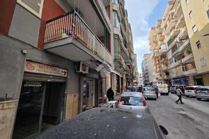 NEGOZIO A NAPOLI