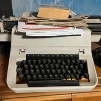 Macchina da scrivere Olympia