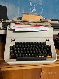 Macchina da scrivere Olympia