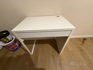 Scrivania IKEA bianca MICKE