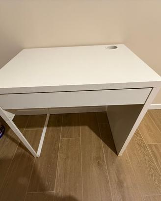 Scrivania IKEA bianca MICKE