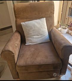 Poltrona con poggia gambe apribile 