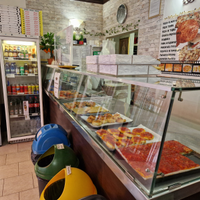 Pizzeria da asporto con Gazebo e tavoli a sedere