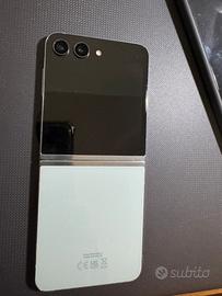 SAMSUNG Galaxy Z Flip5 256 praticamente nuovo
