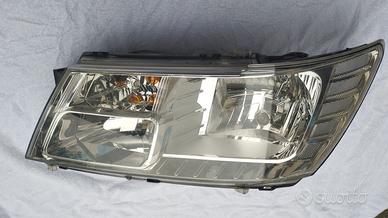 Faro Fiat Freemont usato