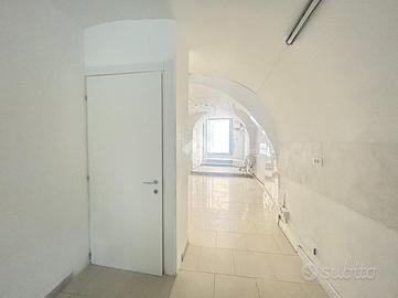 NEGOZIO A SARZANA