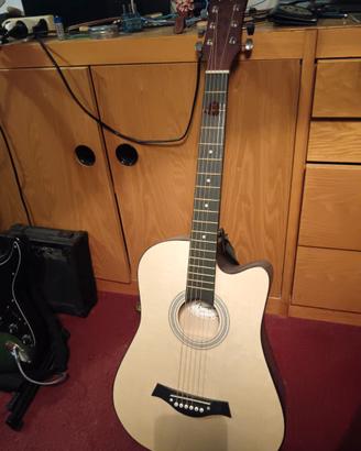 Chitarra acustica 