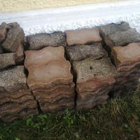 Mattonelle da giardino in buone condizioni