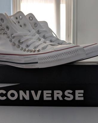 Converse All Stars M7650C con borchie 