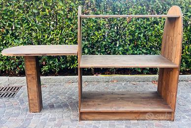 Scrivania multifunzione realizzata in legno