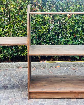 Scrivania multifunzione realizzata in legno