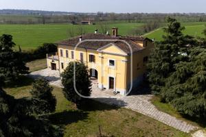 Villetta a schiera di 670 m² con più di 5 locali e