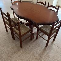 Tavolo in legno con gamba tornita