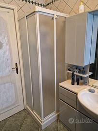 struttura doccia angolare