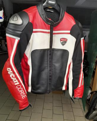 Casco e moto e tuta