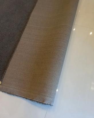 tappeto grigio 