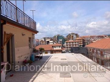 Attico ascensorato con terrazzo ad Acireale centro