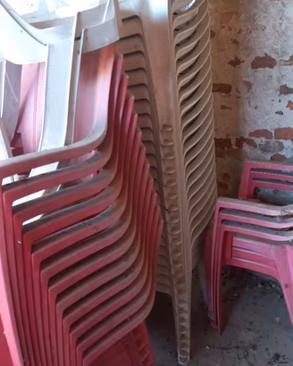 Sedie e tavoli in plastica da esterni
