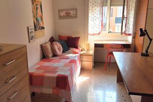 Stanza singola a studentessa universitaria