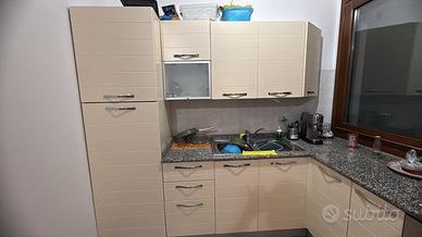 Cucina completa di elettrodomestici