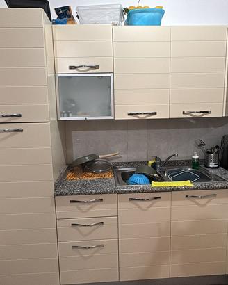 Cucina completa di elettrodomestici