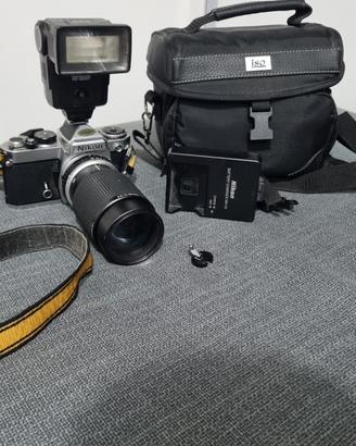 Nikon FE analogica + obiettivo 75–150mm f/3.5 