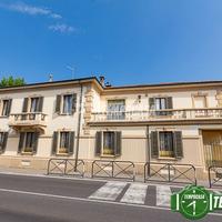 VILLA LIBERTY SINGOLA CON BOX DOPPIO E GIARDINO