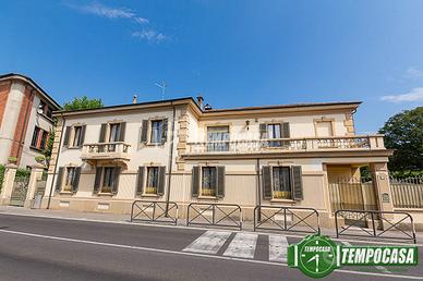 VILLA LIBERTY SINGOLA CON BOX DOPPIO E GIARDINO