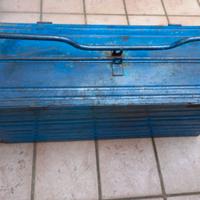 Cassetta ferro con attrezzi