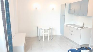 Camera posto letto con cucina e bagno