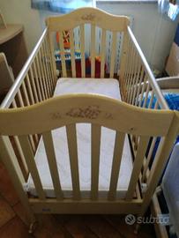 Lettino con sbarre Pali in legno – come nuovo