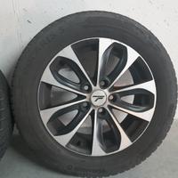 cerchi in lega da 16 con gomme invernali 205/60.