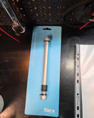 perno passante Tacx T-1710 nuovo
