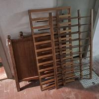 Lettino con materasso.