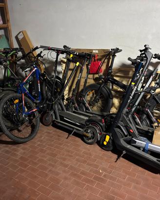 23 Monopattini e Bici Elettriche - Stock Ricambi