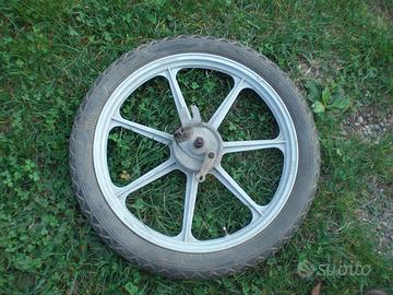 Ruote, copertoni vespa e ciclomotore 16''