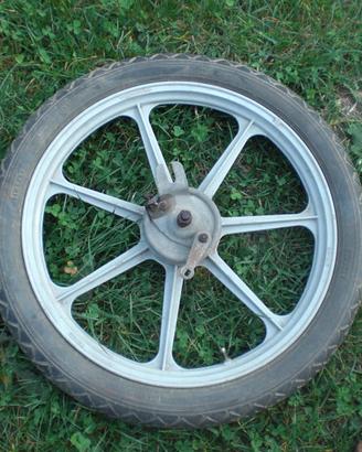 Ruote, copertoni vespa e ciclomotore 16''