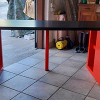 Scrivania per ragazzo.