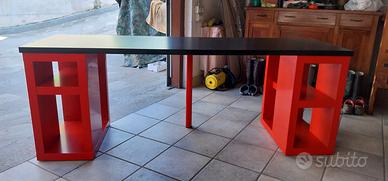 Scrivania per ragazzo.