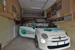 Garage finestrato con bagno