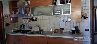 Cucina completa di elettrodomestici + tavolo