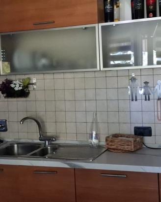 Cucina completa di elettrodomestici + tavolo