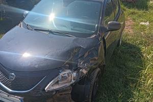 Lancia Ypsilon 1.2 69 CV 5 porte Silver