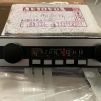 Radio AUTOVOX RA 334 x auto anni 60.