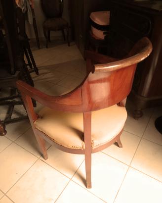 Antica poltrona a pozzetto 