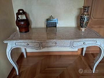 Tavolo scrivania intarsiato in marmo