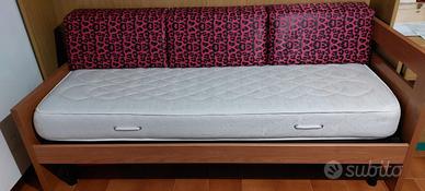 Letto singolo con materasso .